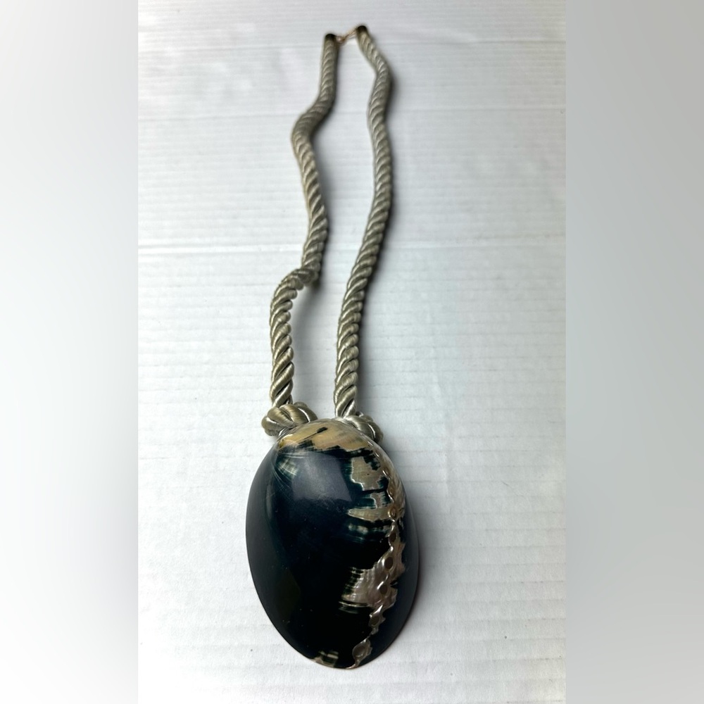 Vintage Natural Seashell Conch Black Gold Abalone Shell Pendant Rope Necklace